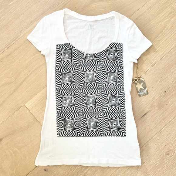 ⭐️Converse⭐️White Graphic Tees Short Sleeve T-Shirt NWT New With Tag Wo's Small - Picture 5 of 14